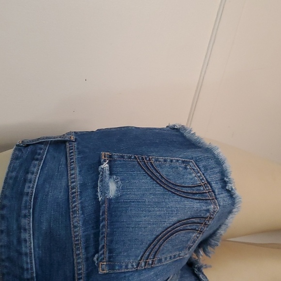 Hollister Women's Cut Off Distressed Blue Jean Shorts Size 28 - Picture 5 of 8